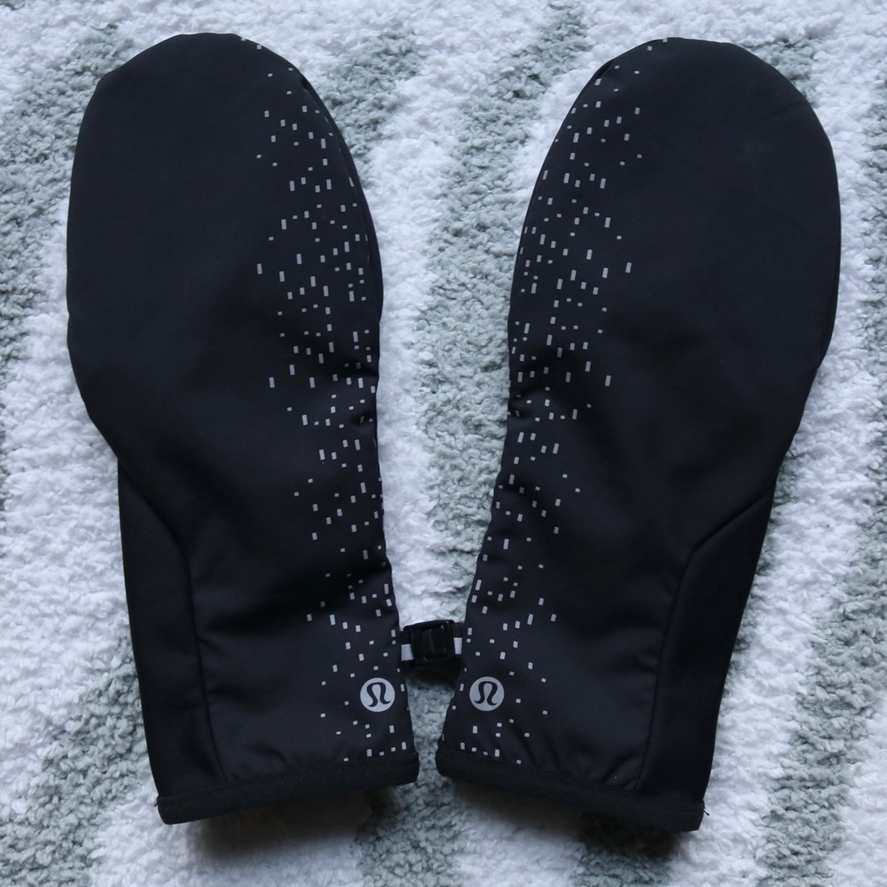 Lululemon Cold Terrain Hooded Gloves In Black